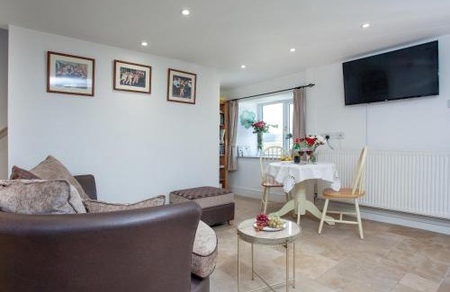 Clearbrook House | Dunstone Cottage
