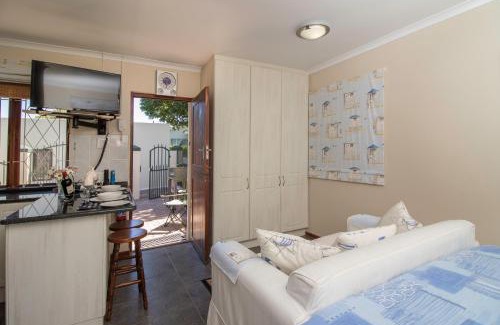 Kenton on Sea Apartment | Dunwerkin Bachelor Flat