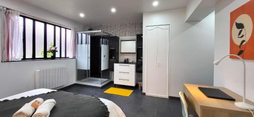 Athis-Mons Apartment | Duo : Ambiance rebelle et zen, proche RER C & Orly