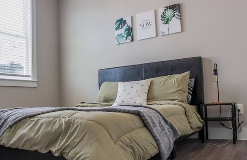 Spring Branch West Apartment | Duo Dreams offers you the ultimate Houston experience with comfort, class, and style.