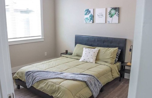 Spring Branch West Apartment | Duo Dreams offers you the ultimate Houston experience with comfort, class, and style.