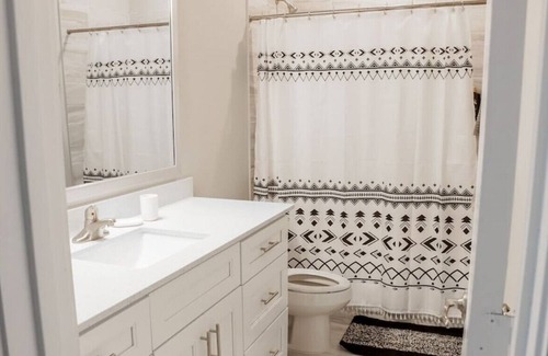 Spring Branch West Apartment | Duo Dreams offers you the ultimate Houston experience with comfort, class, and style.