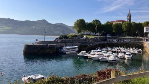 Mundaka Apartment | Duplex 122m2, 4 dormitorios, 2 baños completos, Wifi 1GB