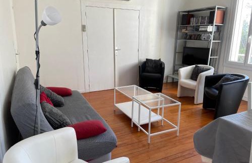 Saint-Feliu-d'Avall Apartment | Duplex 130m2 dans un mas entouré de vergers - piscine