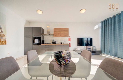Mosta Apartment | Duplex 2BR penthouse with Balcony, Rooftop & Views