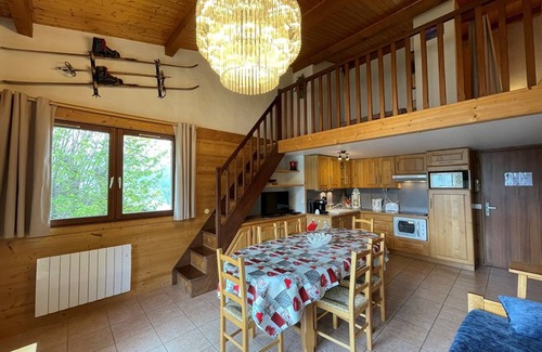 Cohennoz Apartment | Duplex 6 Pers, Pied des Pistes avec Balcon, Parking et Wi-Fi Optionnel