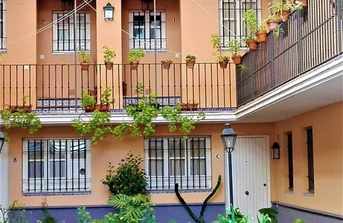San Bernardo Apartment | Duplex apartment in Barrio de San Bernardo with parking
