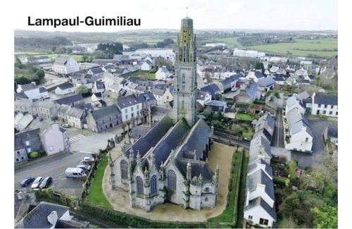 Lampaul-Guimiliau Apartment | Duplex au Pied de L'enclos de Lampaul-guimiliau