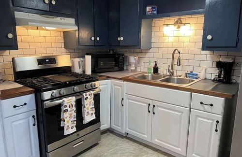 Parker Lane House | Duplex B KING Bed, Laundry/Desk@Downtown