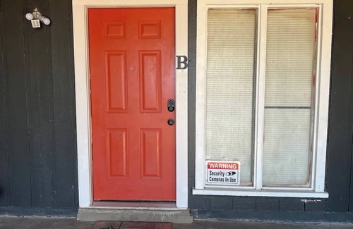 Parker Lane House | Duplex B KING Bed, Laundry/Desk@Downtown