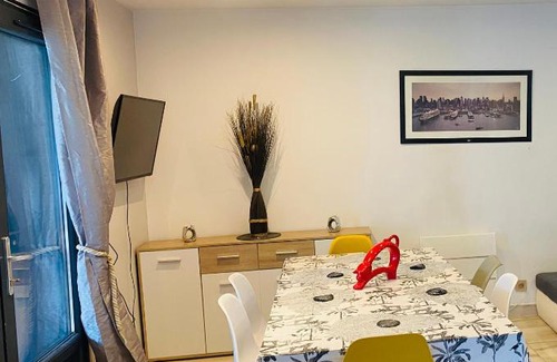Centre Apartment | Duplex climatisé avec une terrasse sur jardin