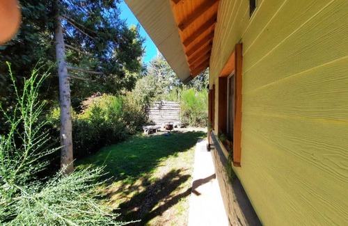 La Villa Cabin | Duplex cottage with easy access to the center of town