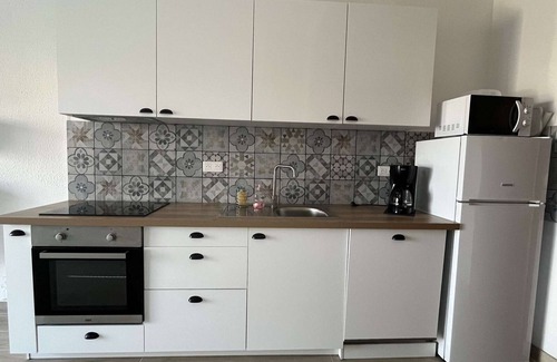 Pineto Apartment | Duplex en bord de mer à Borgo - 3 pièces, climatisation, terrasse, jardin, BBQ, WIFI, parking, plage 20m