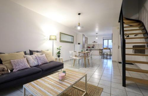 Lagnieu Apartment | Duplex Gite Sebari centre ville parking proche CNPE