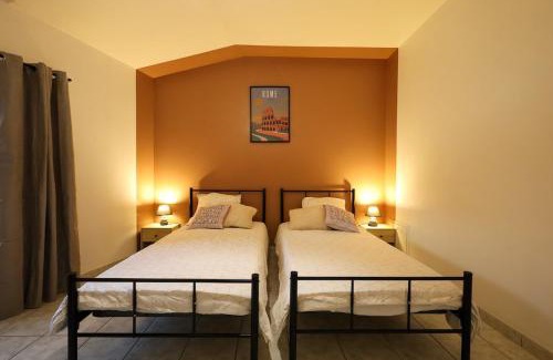 Lagnieu Apartment | Duplex Gite Sebari centre ville parking proche CNPE