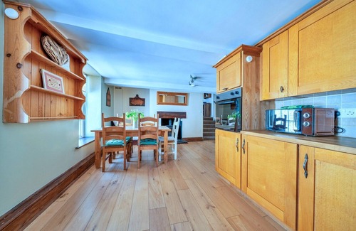 Brecon Apartment | Duplex in Brecon with Rooftop Terrace