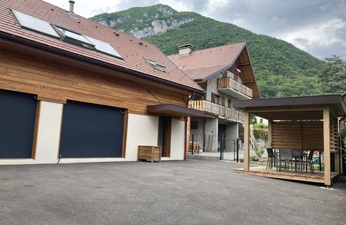 Menthon-Saint-Bernard House | Duplex in house for 4-6 people - View of Lake Annecy - Beach 200 m away