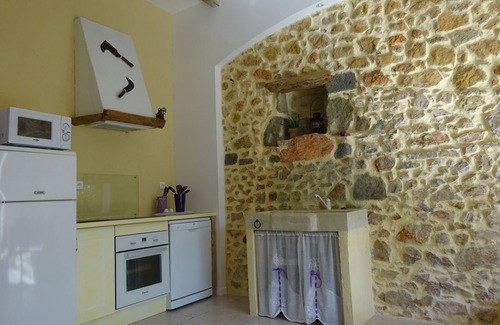 Pomerols Cottage | DUPLEX IN OLD MASTER HOUSE SWIMMING POOL, GARDEN, PARKING BEACHES 8 Km away