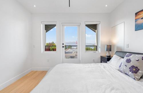 West Point Grey House | Duplex in West Point Grey with Parking and Balcony