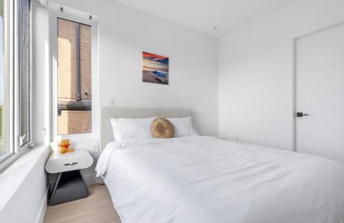 West Point Grey House | Duplex in West Point Grey with Parking and Balcony