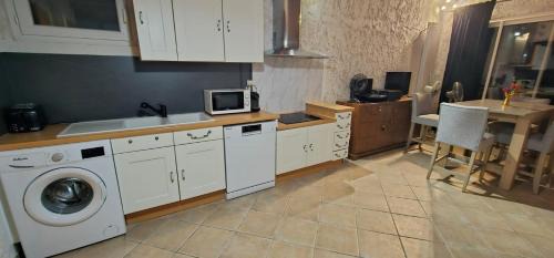 Tourves Apartment | Duplex Love Room & Spa