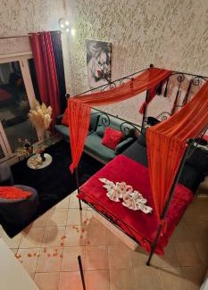 Tourves Apartment | Duplex Love Room & Spa
