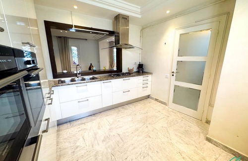Gammarth Apartment | Duplex luxueux hammam et vue mer :Golden tulip