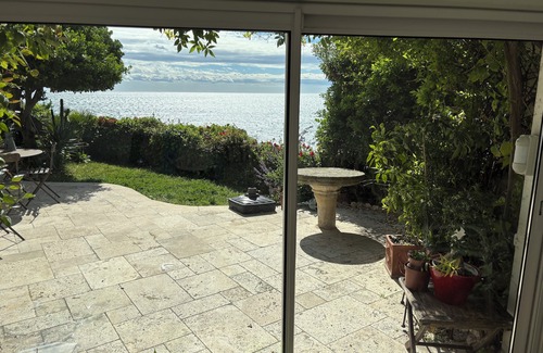 Marseille House | Duplex on the water Corniche Kennedy, 4-5 persons, Beach, terrace, garden.