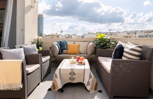 Gzira Apartment | Duplex Penthouse with 3-bedrooms, 2 sofa beds and terrace, close to the sea