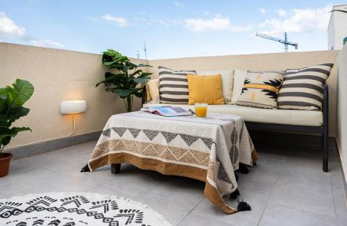 Gzira Apartment | Duplex Penthouse with 3-bedrooms, 2 sofa beds and terrace, close to the sea