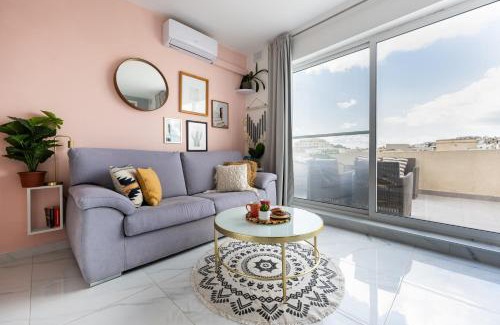 Gzira Apartment | Duplex Penthouse with 3-bedrooms, 2 sofa beds and terrace, close to the sea