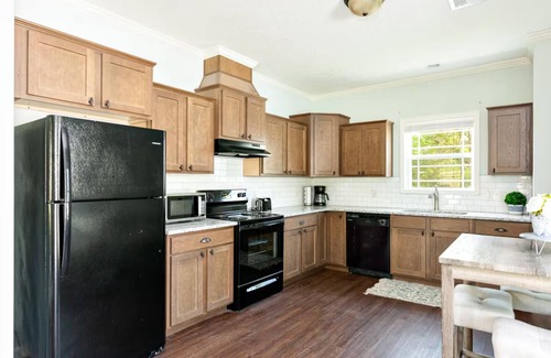Harvest Apartment | Duplex Retreat for 2 Near Madison