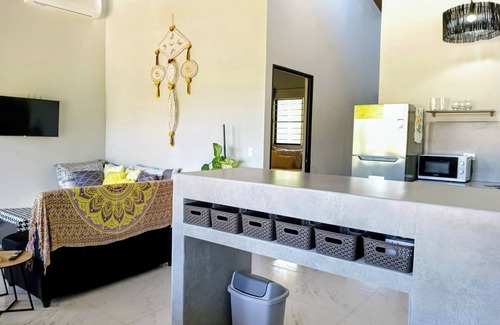 Hatillo House | Duplex Sleeps 6 w/WiFi and AC-5 Mins Drive to Dominical Beach-30 Mins to Uvita