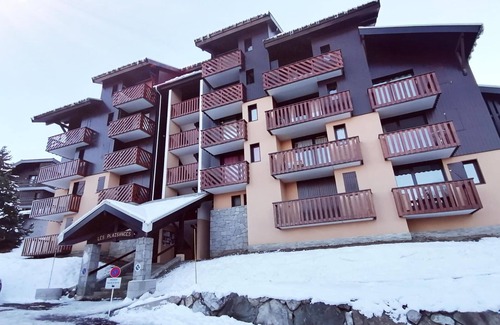 Montalbert Apartment | Duplex spacieux aux pieds des pistes, balcon, proche commerces, 4ème étage, parking gratuit