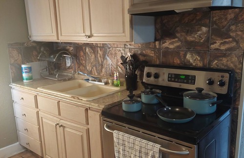 Englewood Apartment | Duplex Studio Center City covered parking full kitchen wash/dry self-check-in