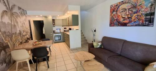 Les Hauts de Canet Apartment | Duplex T3 climatisé, parking privé, WiFi, village vacances 6SIERRA223