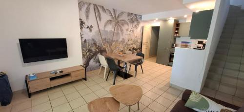 Les Hauts de Canet Apartment | Duplex T3 climatisé, parking privé, WiFi, village vacances 6SIERRA223