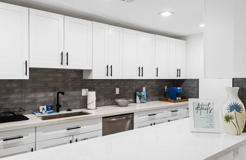Citrus Isles House | Duplex ~ Very Clean ~ Renovated ~ Newly Furnished ~ Spacious ~ Close to Everything!
