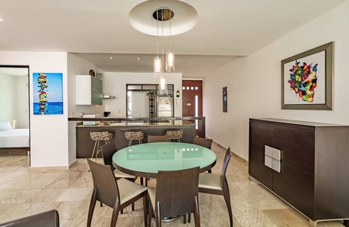 Centro Apartment | Duplex w/Rooftop Plunge Pool – Walk to Beach