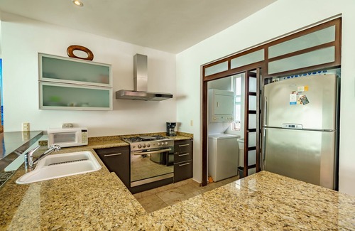 Centro Apartment | Duplex w/Rooftop Plunge Pool – Walk to Beach