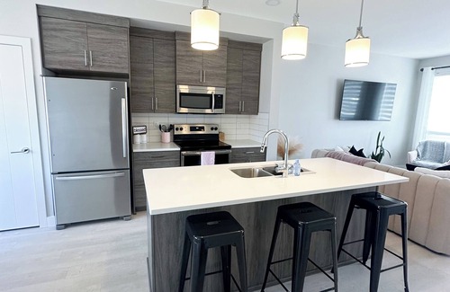 Lethbridge House | Duplex- West Lethbridge. 5 minutes from University of Lethbridge.