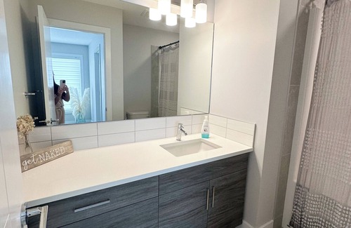 Lethbridge House | Duplex- West Lethbridge. 5 minutes from University of Lethbridge.