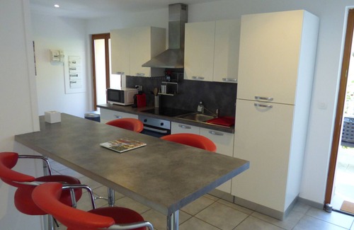 L'Isle-sur-la-Sorgue Apartment | Duplex with terrace in the historic center, overlooking the Sorgue