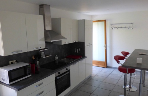L'Isle-sur-la-Sorgue Apartment | Duplex with terrace in the historic center, overlooking the Sorgue