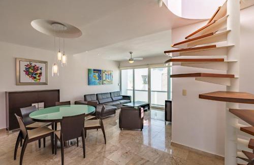 Centro Apartment | Duplex with Rooftop Plunge Pool short walk to Beach