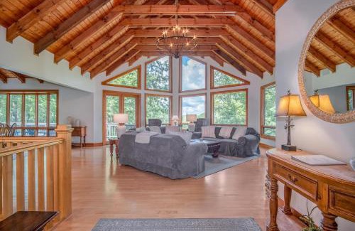 Cedar Mountain House | Dupont Mountain Lodge