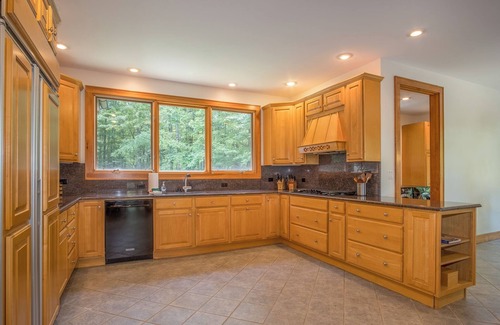Cedar Mountain House | Dupont Mountain Lodge in Cedar Mountain | Trails & Streams