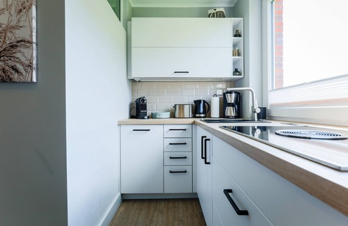 Hornum Apartment | Durchdachtes Ein Zimmer Appartement mit Balkon in Strandnaher Lage