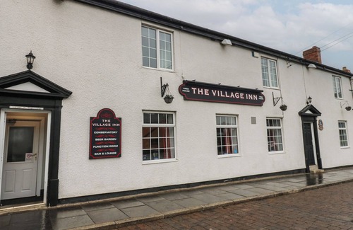 Seaham Cottage | DURHAM CASTLE ROOM, pet friendly in Murton, County Durham