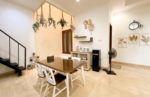 Jakarta House | Durti Indah Homestay